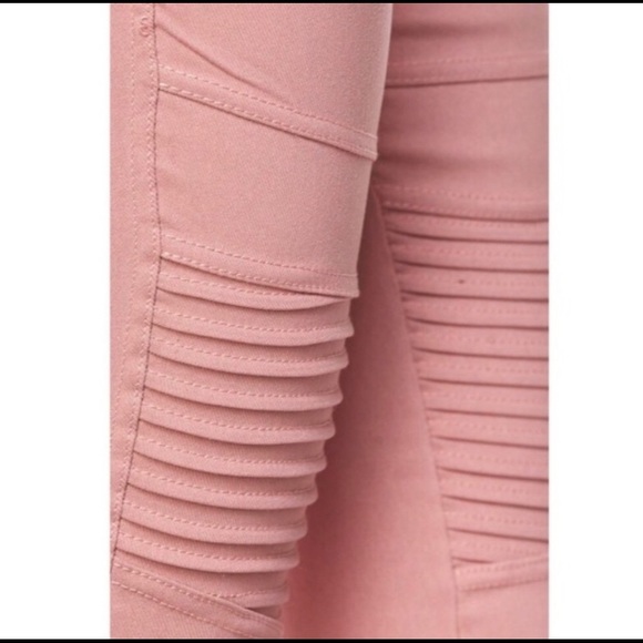 🔥NEW! LARGE/XLGE Pink Zipper Detail Moto Leggings - Picture 2 of 3